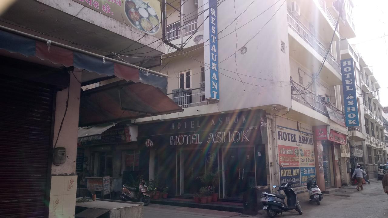 Hotel Ashok Haridwār Buitenkant foto